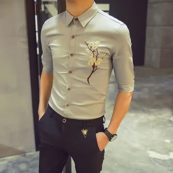 Нова мъжка риза със средния ръкав и бродерии, Приталенная Корейската Мода Лятна Блуза с цветен модел, Градинска Ежедневни мъжки дрехи Сив цвят