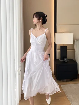 Женствена рокля в бяло ремешке през Лятото 2023, Нов френски Лек стил, висок клас Усещане темперамент, Страхотна рокля с волани